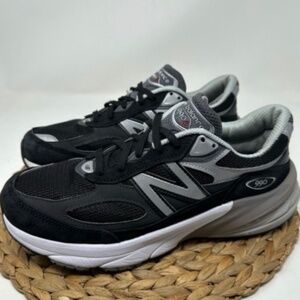 Men’s Black grey silver white New Balance 990V6 size 9.5 in Men’s
